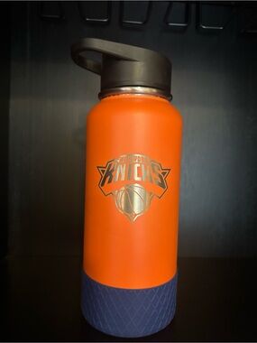 NY Knicks Insulated Water Bottle